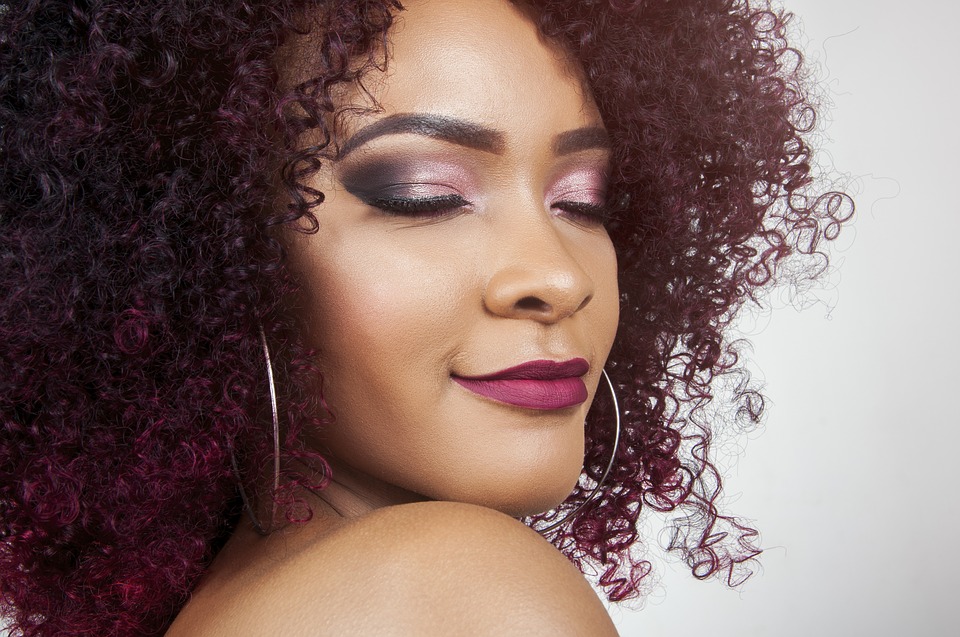 Les cheveux afro : Comment en prendre le plus grand soin ?