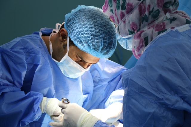 Comment reprendre une vie normale après une chirurgie endoscopique du rachis ?